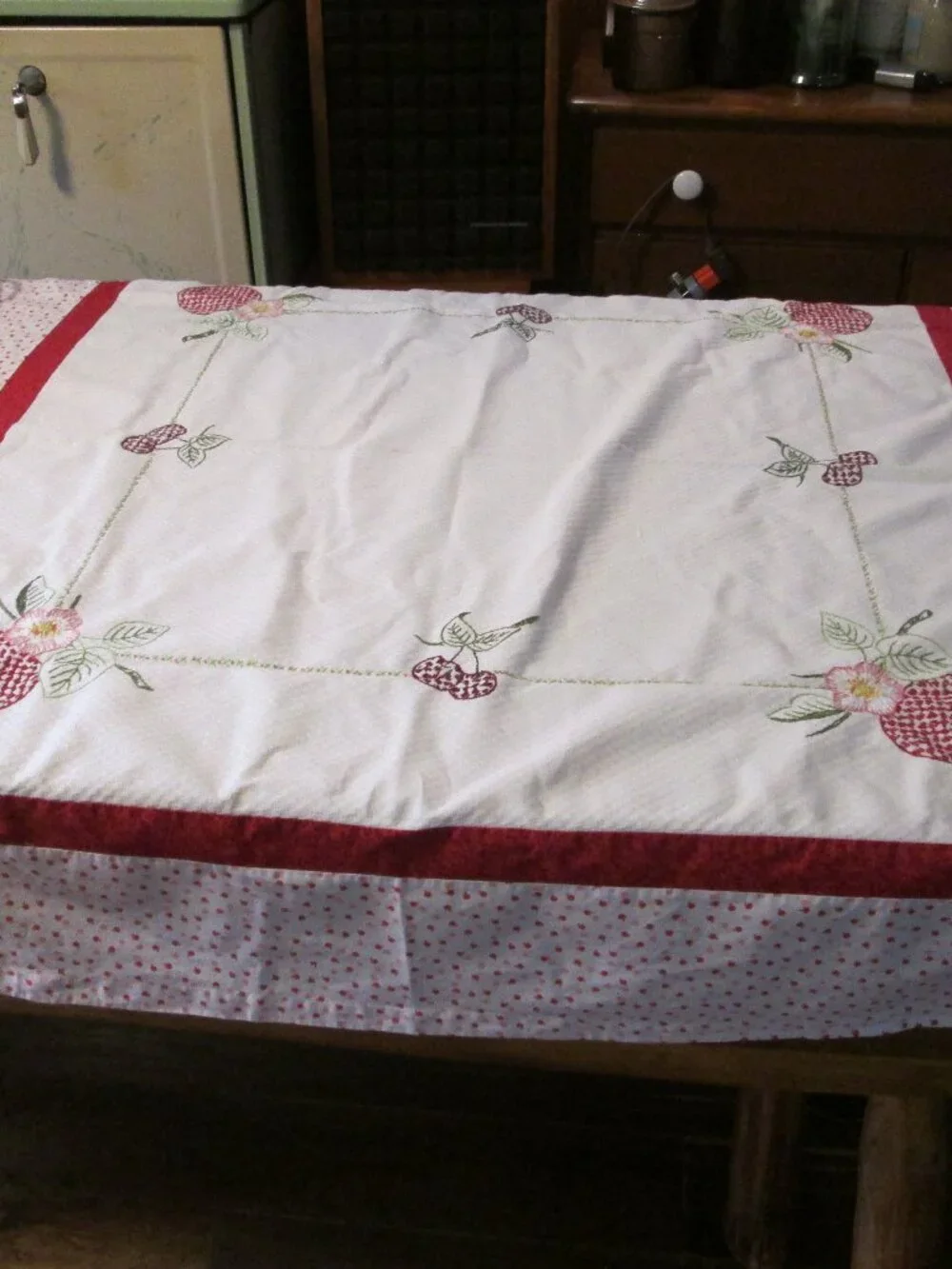 vtg handcrafted 47 in tablecloth crossstich cherries apples blossums 3 napkins